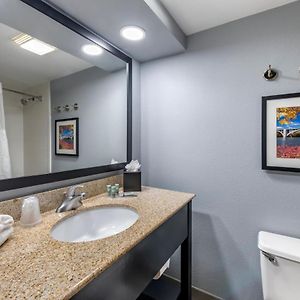 King Room Roll Shower Disability Access or Non-Smoking